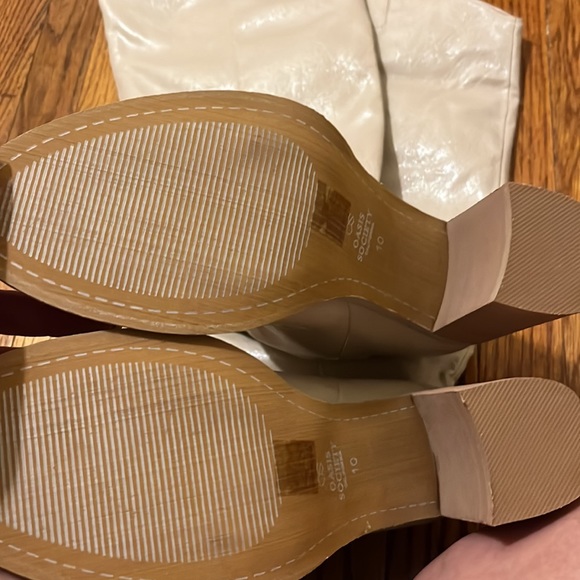 New in box oasis society Stephanie boot- 10 taupe - Picture 9 of 10